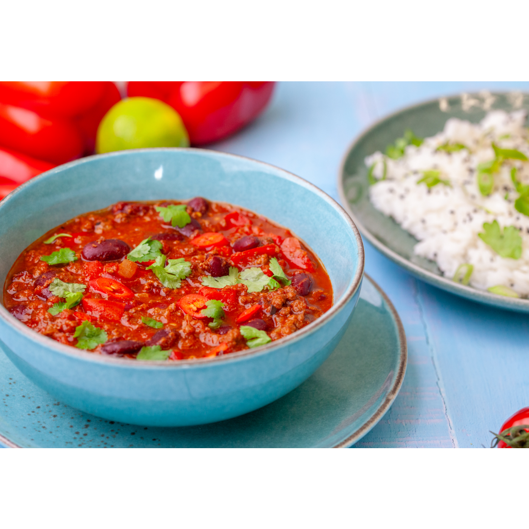 Słoik na świat gotowe zdrowe danie w sloiku:  chili con carne  z wołowiną Señor Chili podanie z ryżem.