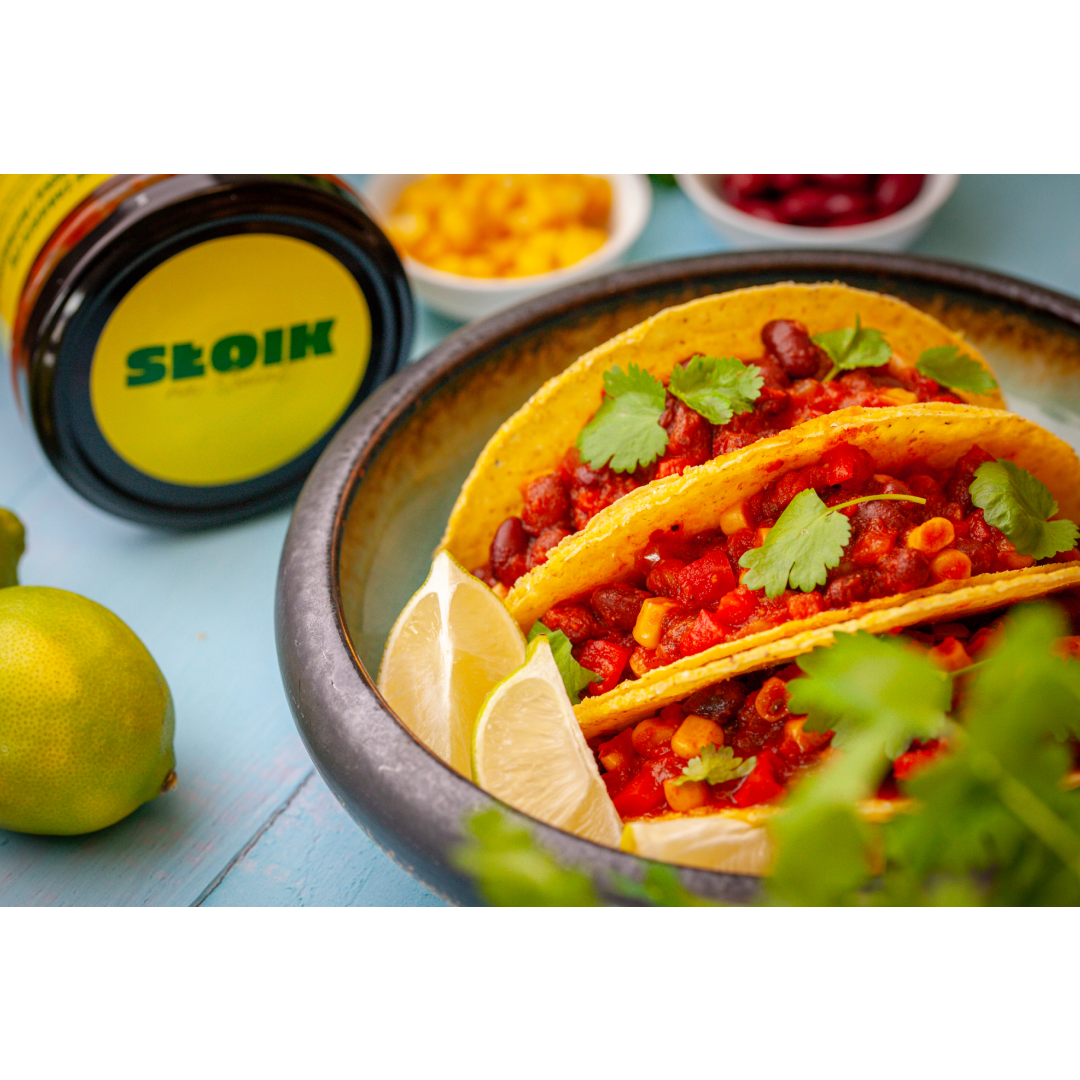 Słoik na świat gotowe zdrowe danie w sloiku wegańskie chili sin carne Señor Vege podanie tacos.